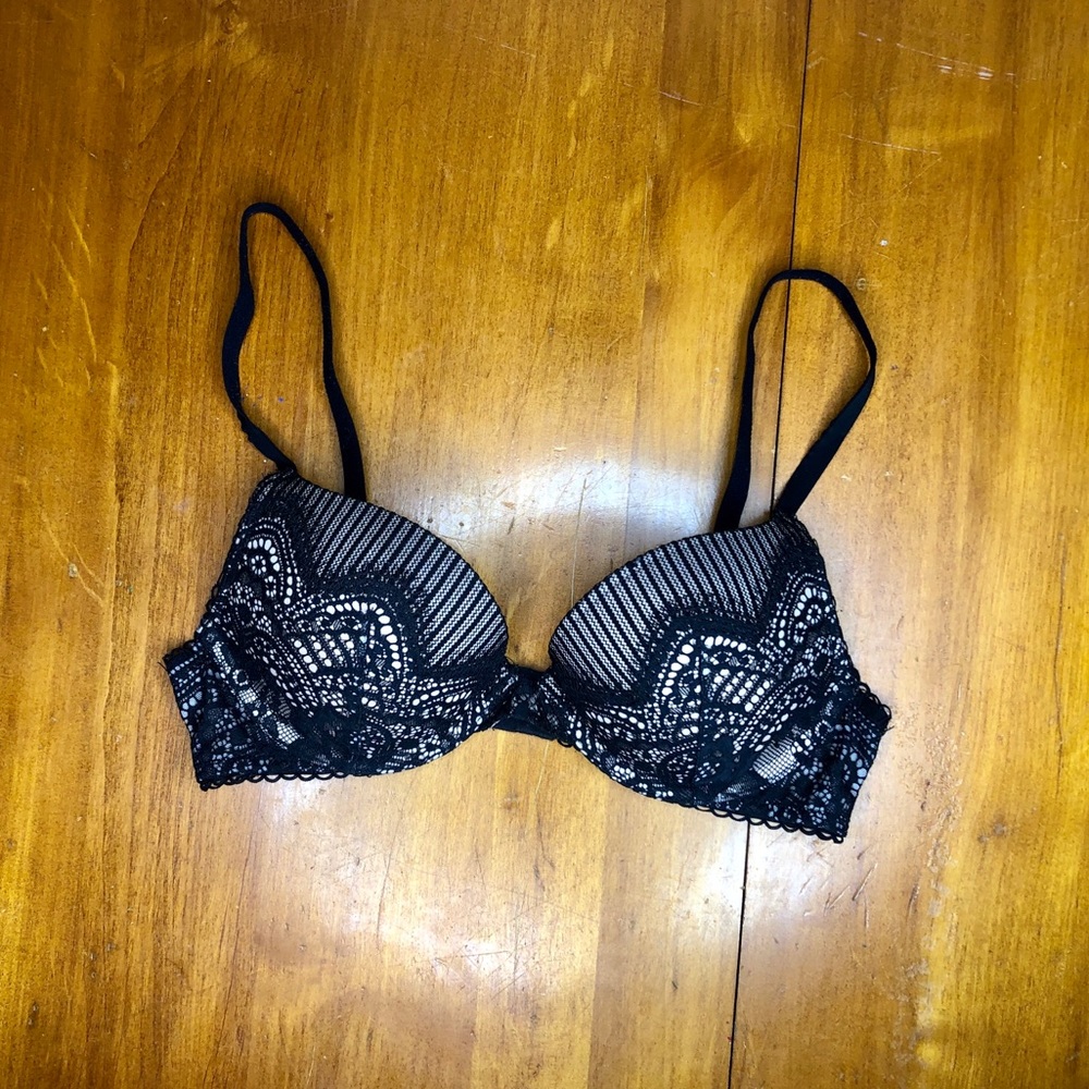 Victoria’s Secret Black Push-Up Lace Bra Size 32B